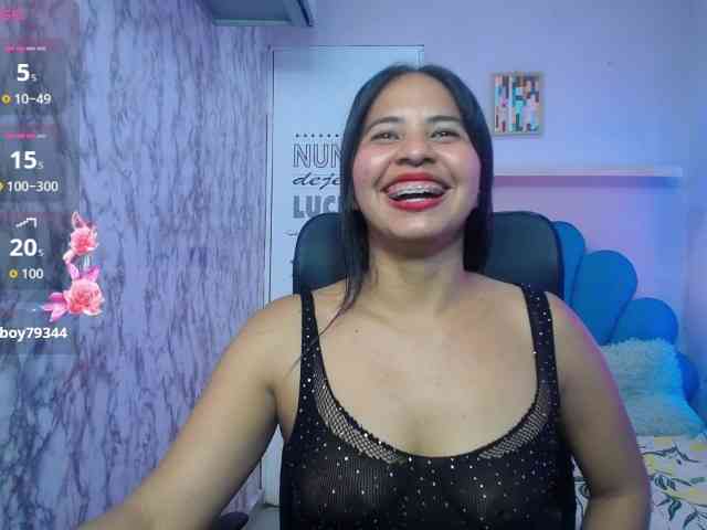 nicol-ross19 Live Webcam on BongaCams