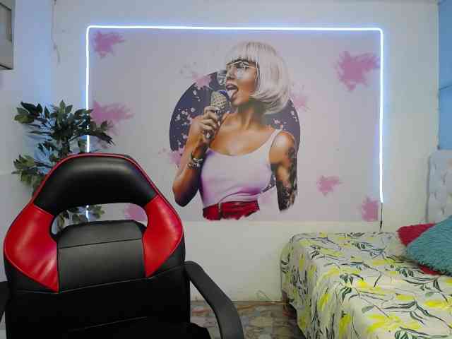 nicol-ross19 webcam