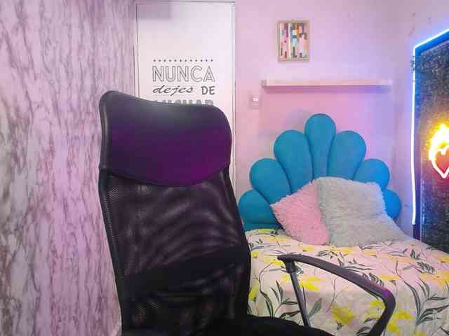 nicol-ross19 webcam