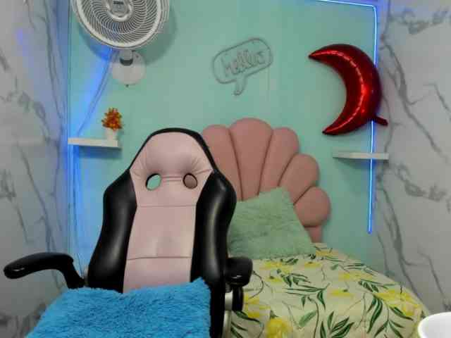 nicol-ross19 webcam
