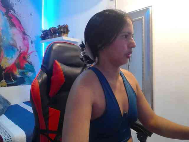 nicol-ross19 webcam