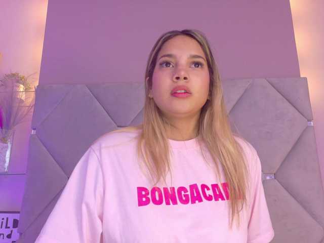 Live room thumbnail for MeganRosse