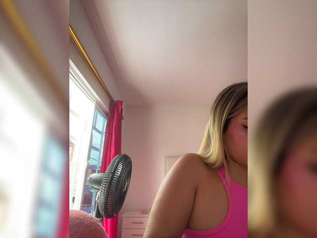 MeganRosse1 live cam on BongaCams