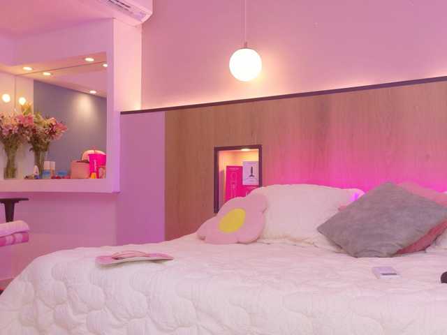 MeganRosse1 live cam on BongaCams