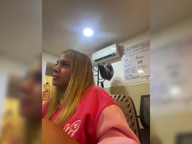 MeganRosse live cam preview