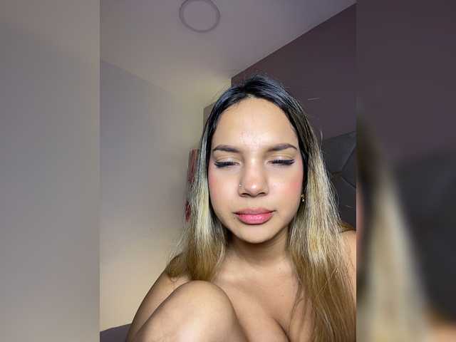 MeganRosse1 live cam on BongaCams