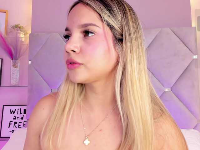 MeganRosse1 live cam on BongaCams