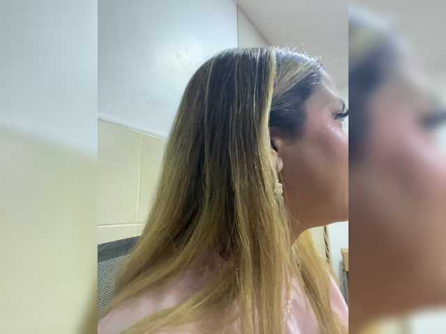 MeganRosse1 live cam on BongaCams