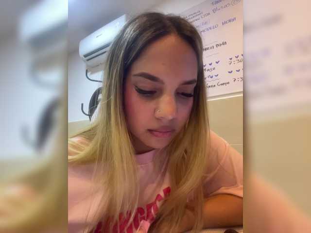 MeganRosse1, en directo ahora en BongaCams