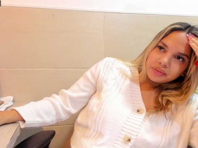 MeganRosse live cam preview