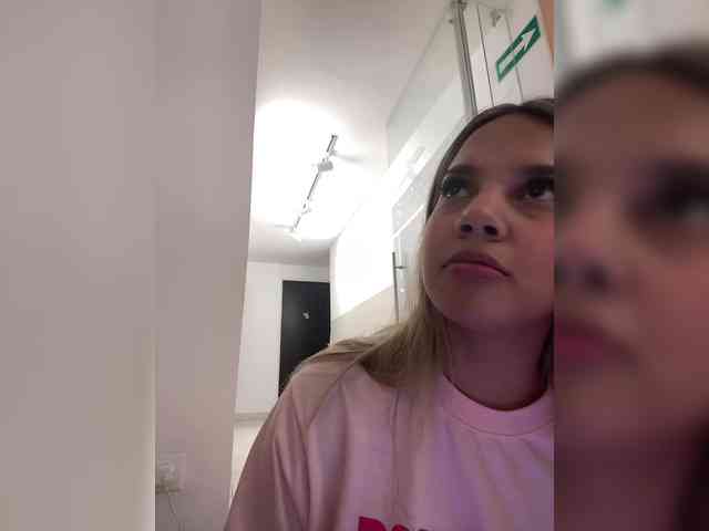 MeganRosse webcam