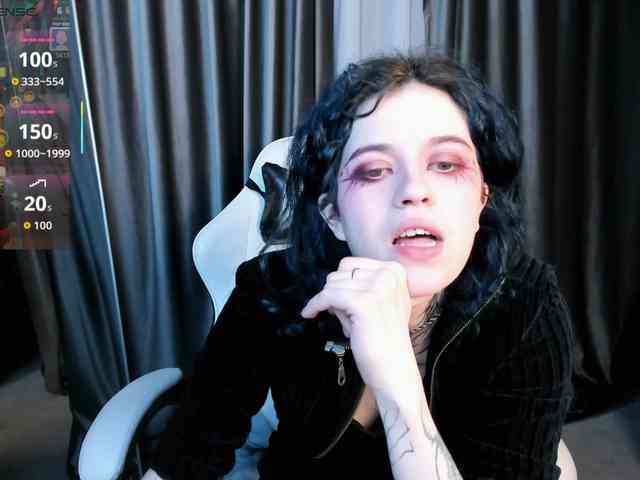 NoelleGothicShadow webcam