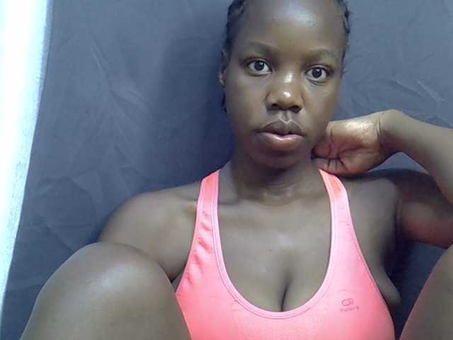 Sexypeach4 live cam on BongaCams
