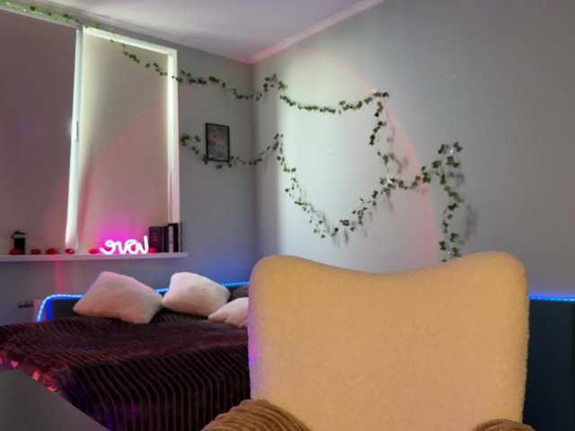 kitty1kristy1 live cam on BongaCams