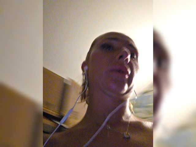 Valeriah live cam on BongaCams