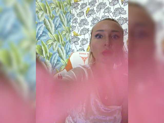 Valeriah's BongaCams show and profile