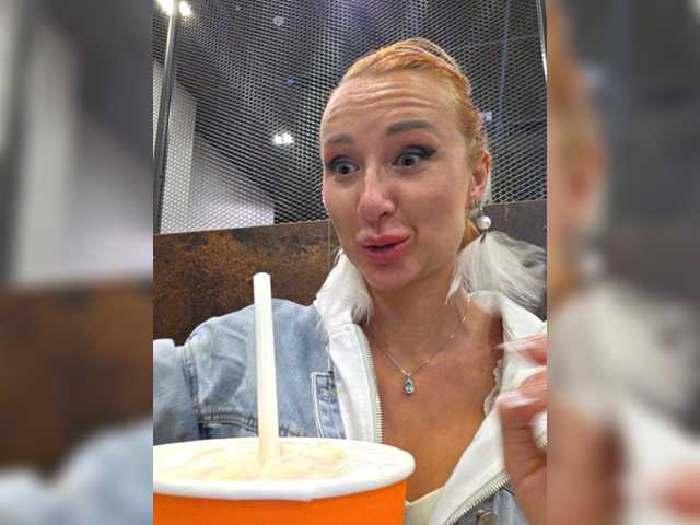 Valeriah live cam on BongaCams