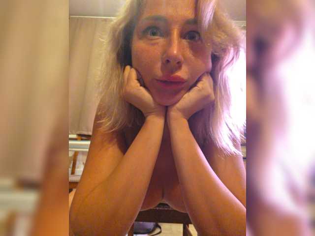 Valeriah live cam on BongaCams