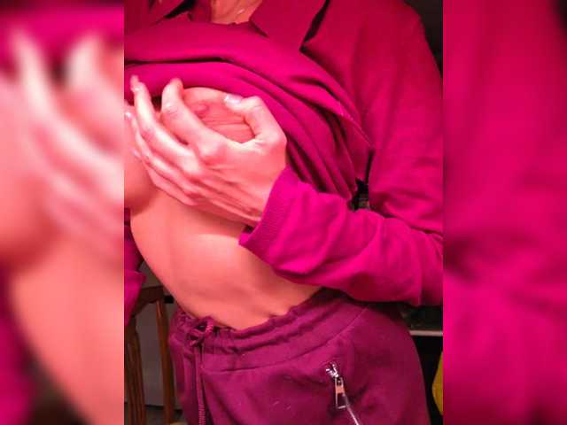 Valeriah's BongaCams show and profile