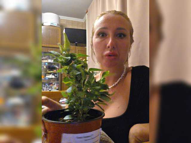 Valeriah live cam on BongaCams