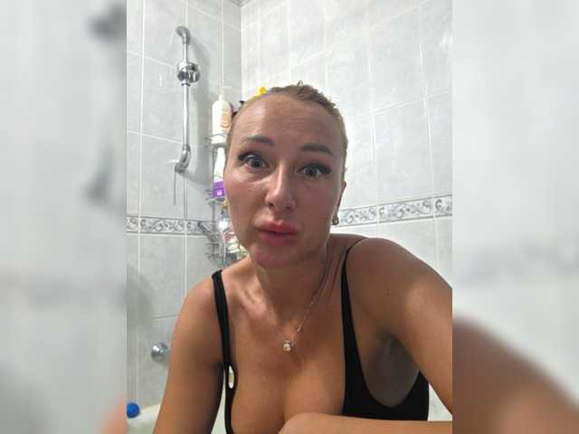Valeriah live webcam show