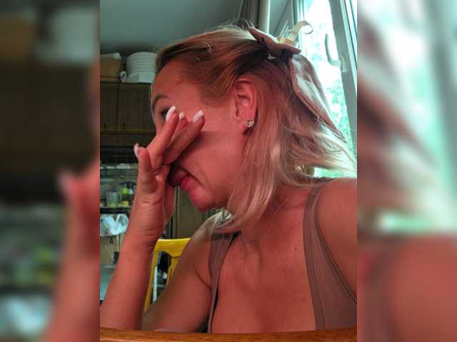 Valeriah live webcam show
