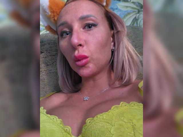 Valeriah live cam on BongaCams