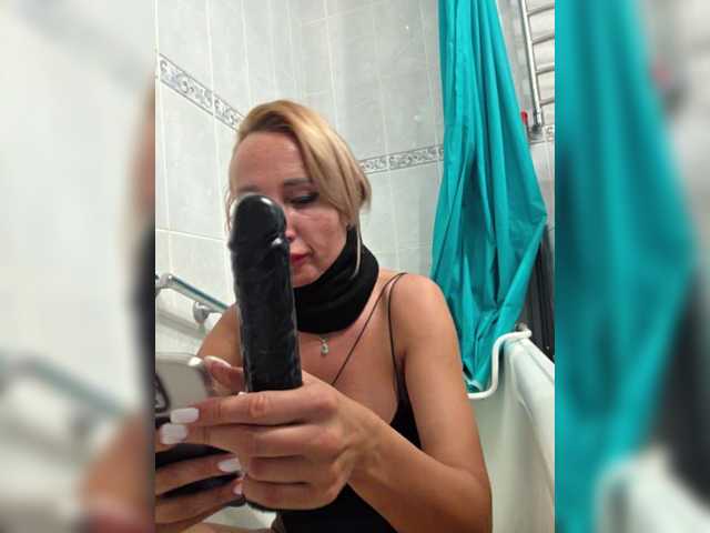 Valeriah live webcam show