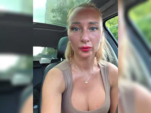 Valeriah live cam on BongaCams