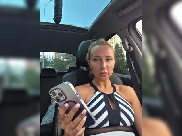 Valeriah live webcam show