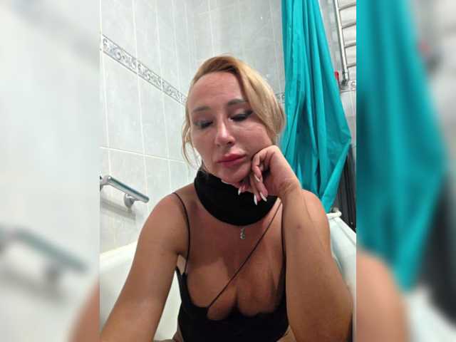 Valeriah live cam on BongaCams