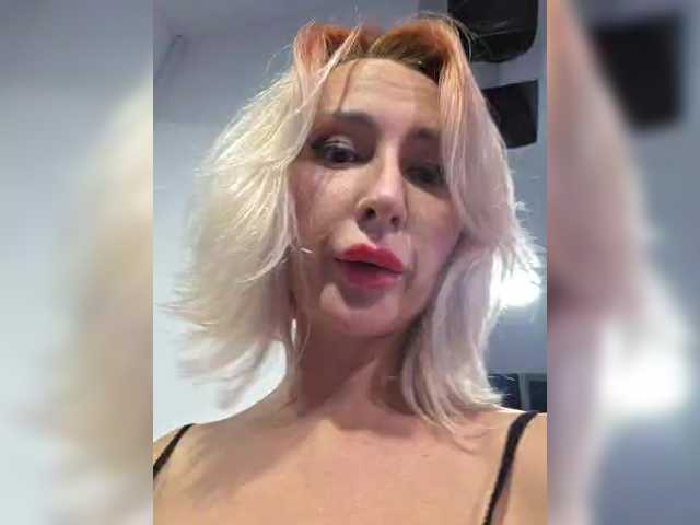 Valeriah live cam on BongaCams
