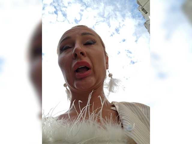 Valeriah live cam on BongaCams