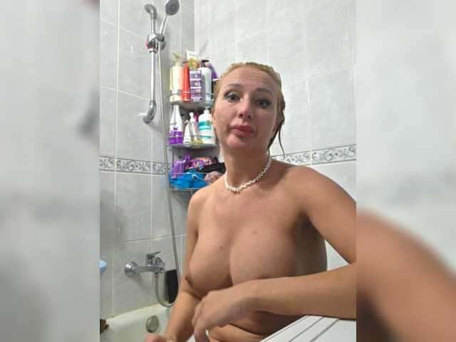 Valeriah live cam on BongaCams