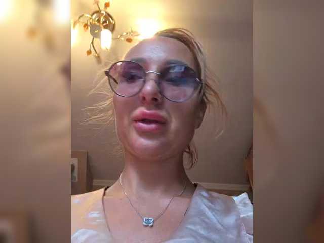 Valeriah live cam on BongaCams