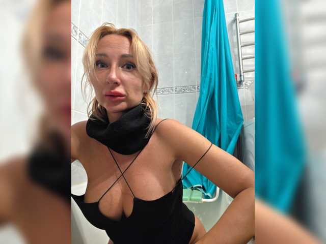 Valeriah live webcam show