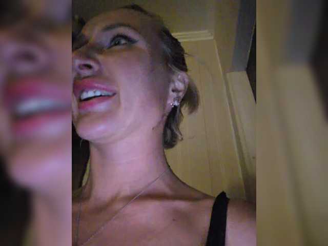 Valeriah's BongaCams show and profile