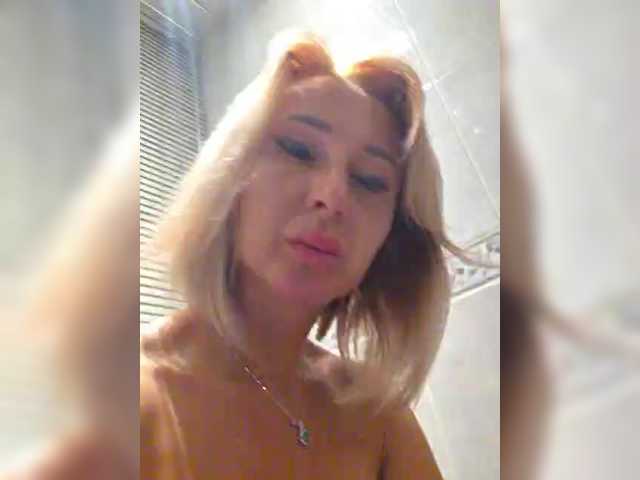 Valeriah live cam on BongaCams