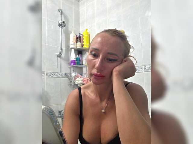 Valeriah live webcam show