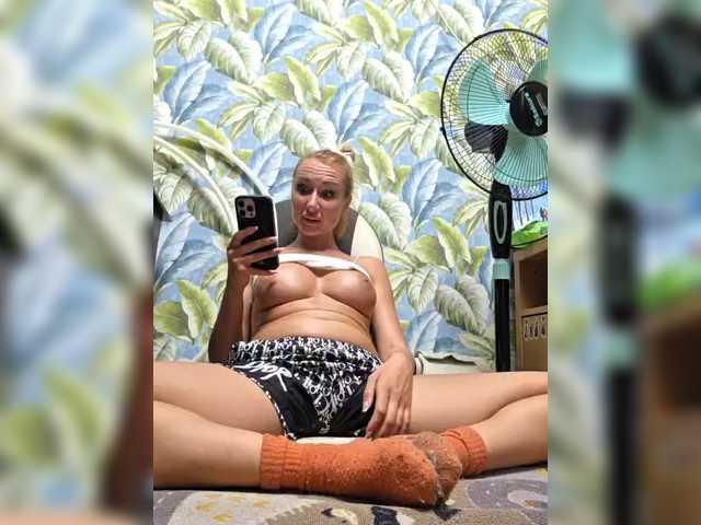 Valeriah live cam on BongaCams