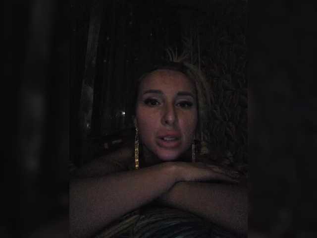 Valeriah live cam on BongaCams