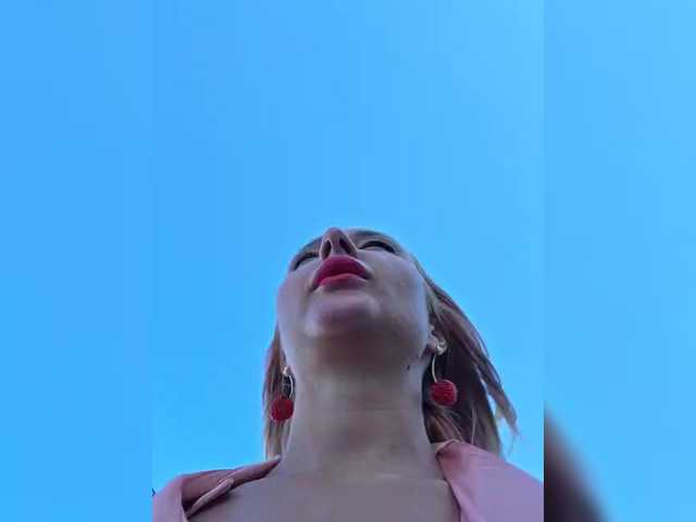 Valeriah live cam on BongaCams