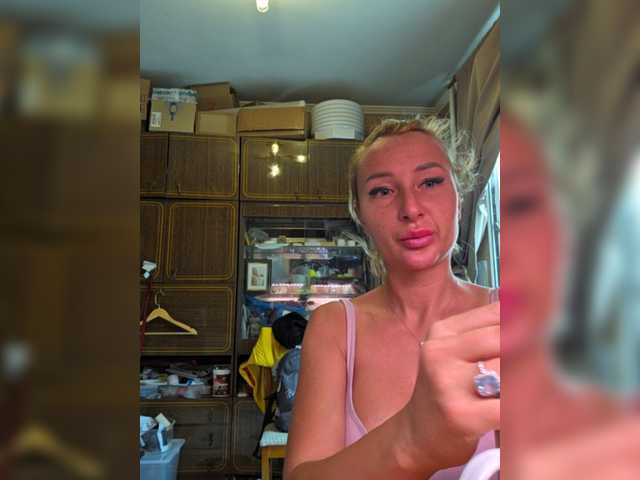 Valeriah live cam on BongaCams