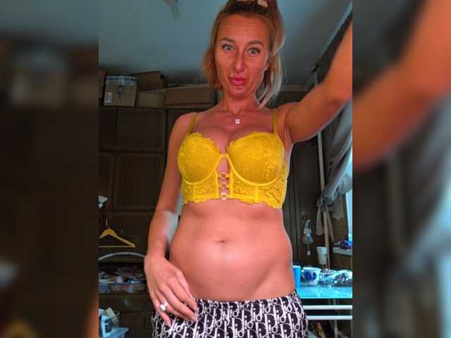 Valeriah live cam on BongaCams