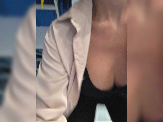 Valeriah live cam on BongaCams