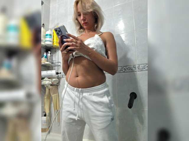 Valeriah live cam on BongaCams
