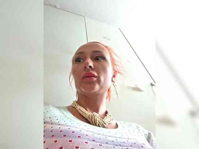Ce modèle est en direct maintenant. Valeriah