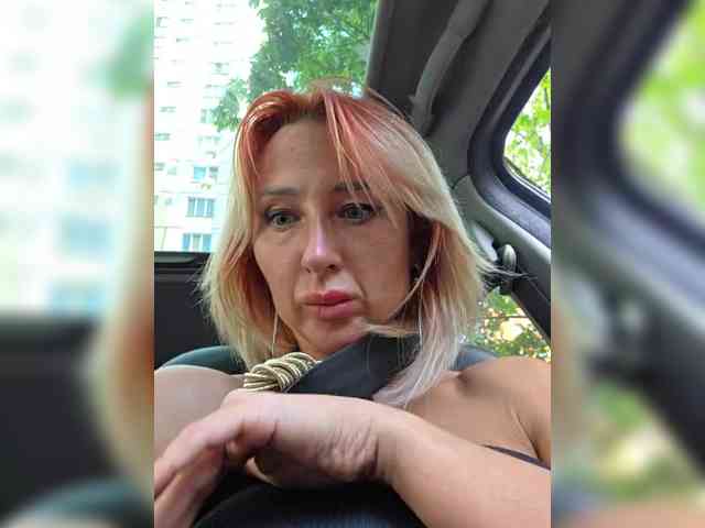 Model ini sedang live sekarang. Valeriah