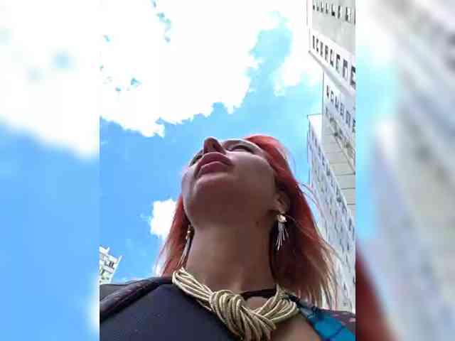 Este modelo está en vivo ahora. Valeriah