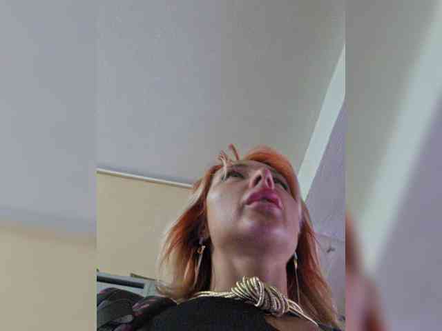 Este modelo está ao vivo agora. Valeriah